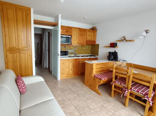 Studio confortable plein sud, parking, proche pistes et commerces - FR-1-445-181