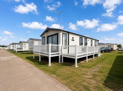 Stunning 6 Berth Caravan, Close To The Beach In Suffolk Ref 68067Cr