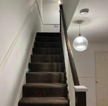 Stylish 3BR Home Sleeps 6 Free Parking Family Friendly