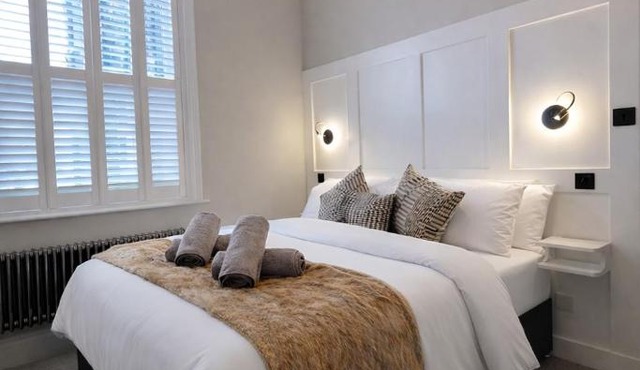 Stylish Ground-Floor Flat with Private Parking