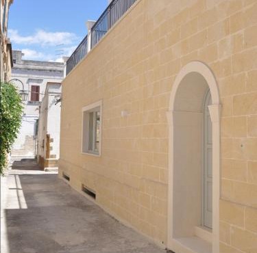 Tangram House
