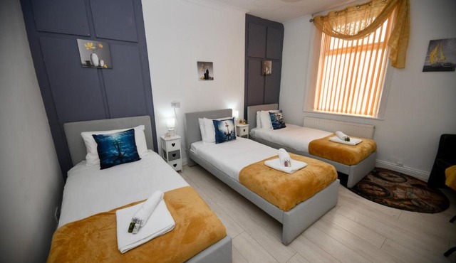 The Lower Deck-South Shields 4 seperate beds sleeps 5 Contractor and Long Stay Rates