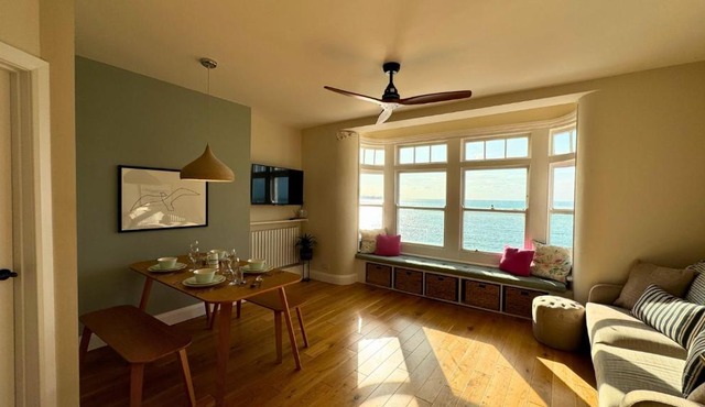 The Panoramic - Beach Front Apt - NO GUEST FEES
