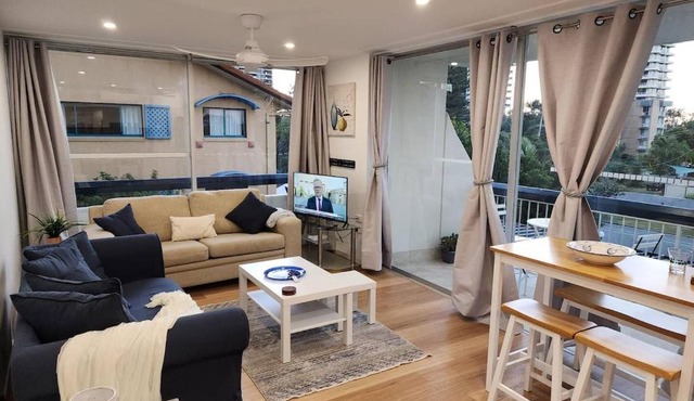TJs Beachside Broadbeach Apartment - Views, WiFi
