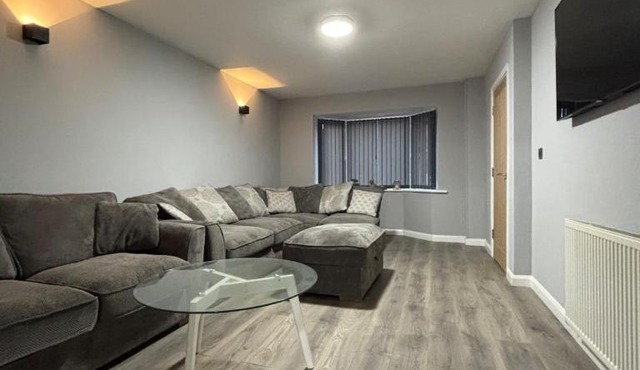 Trinity Place Contractors & Families Sleeps 9