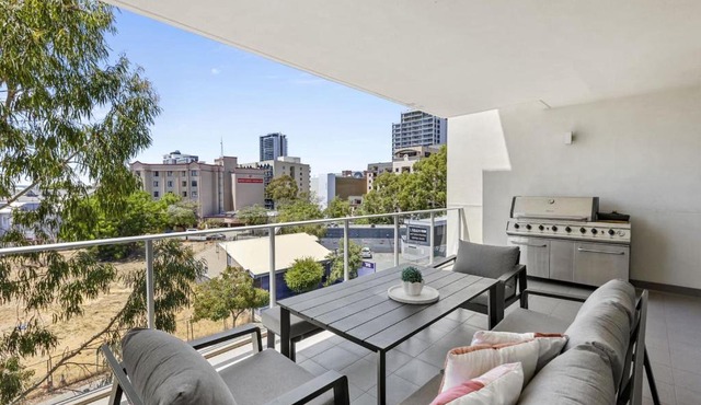 Urban Elegance 3bdrm CATBus PerthCBD,WACA,Optus