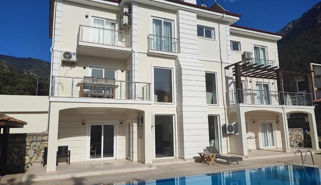 Villa Holly