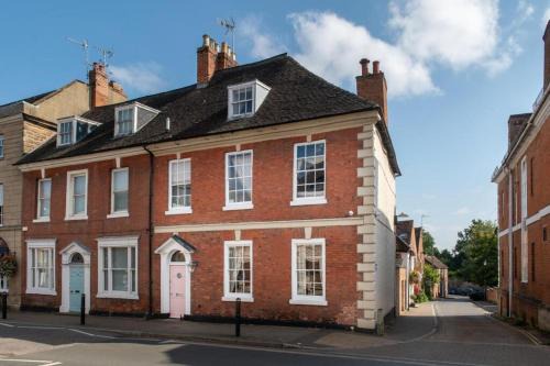 Warwick Centre Townhouse Castle views