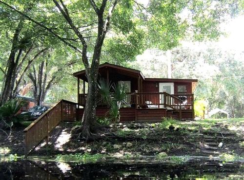 Waterfront Cabin Perfect for Families in Inverness, Florida