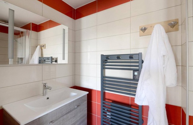 2nd floor, view mountain, tv, ski locker, 72m², Montchavin La Plagne