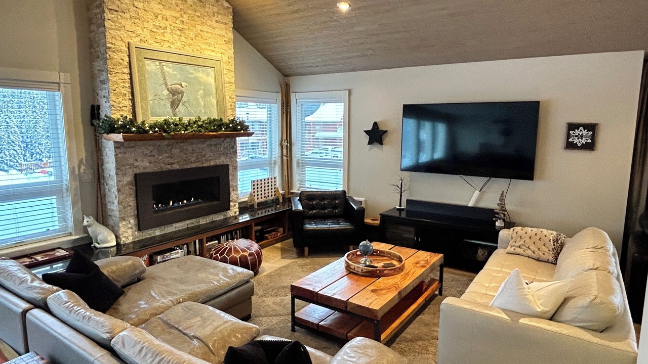 Photo of Livingroom in Apex Mountain