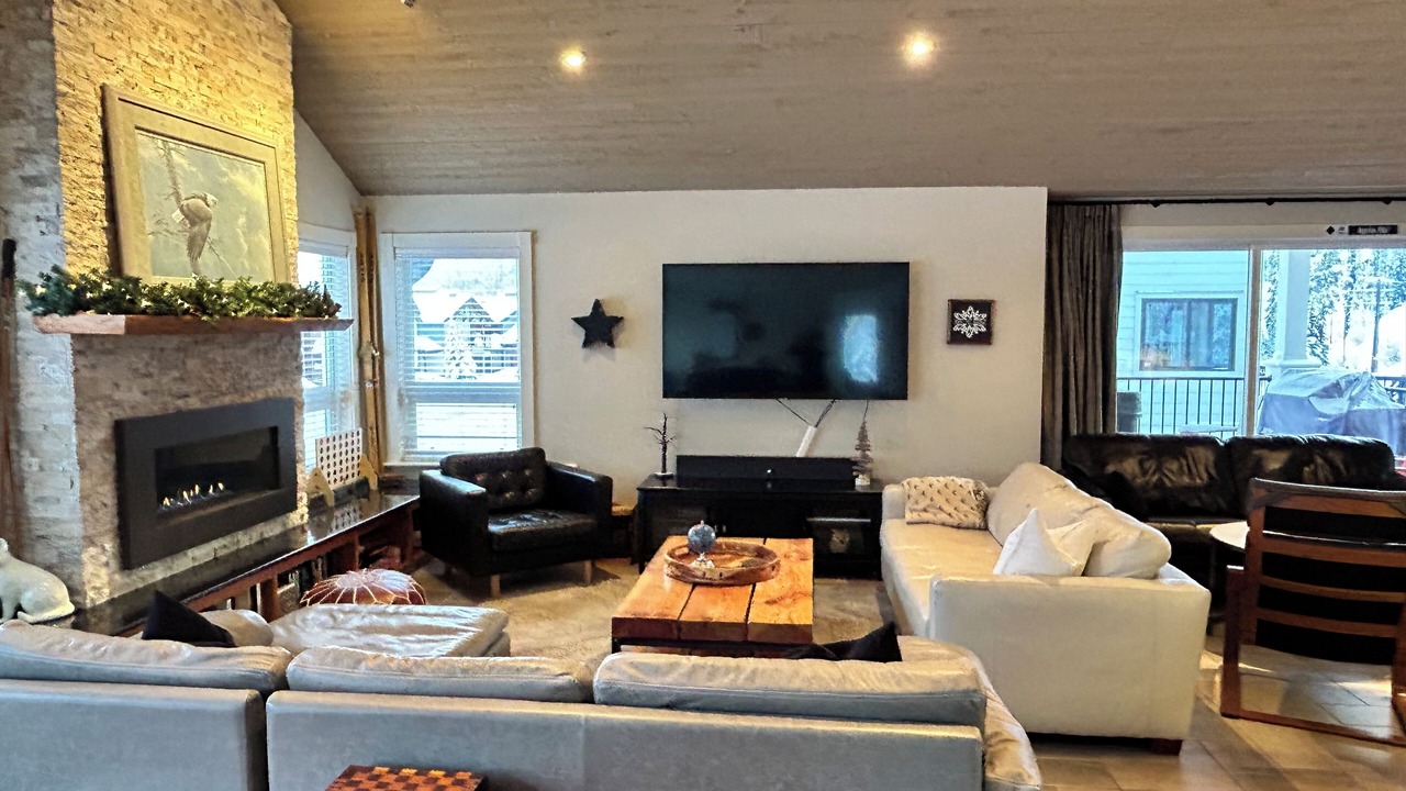 Photo of Livingroom in Apex Mountain