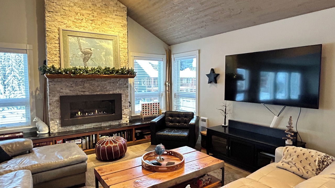 Photo of Livingroom in Apex Mountain
