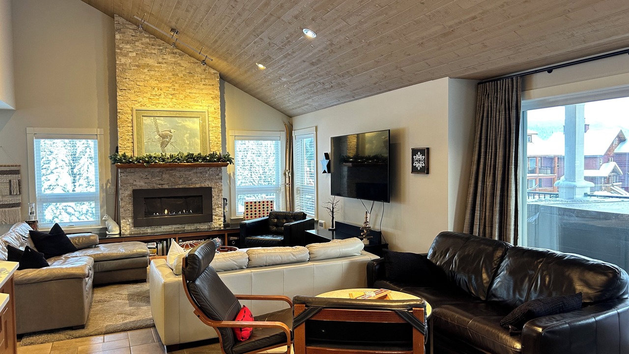 Photo of Livingroom in Apex Mountain