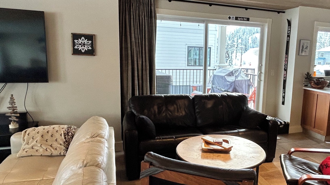 Photo of Livingroom in Apex Mountain