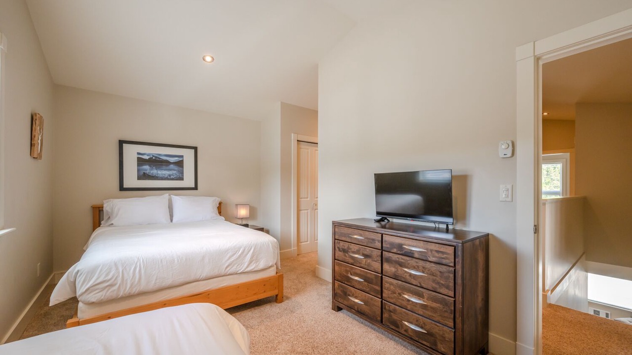 Photo of Bedroom in Apex Mountain
