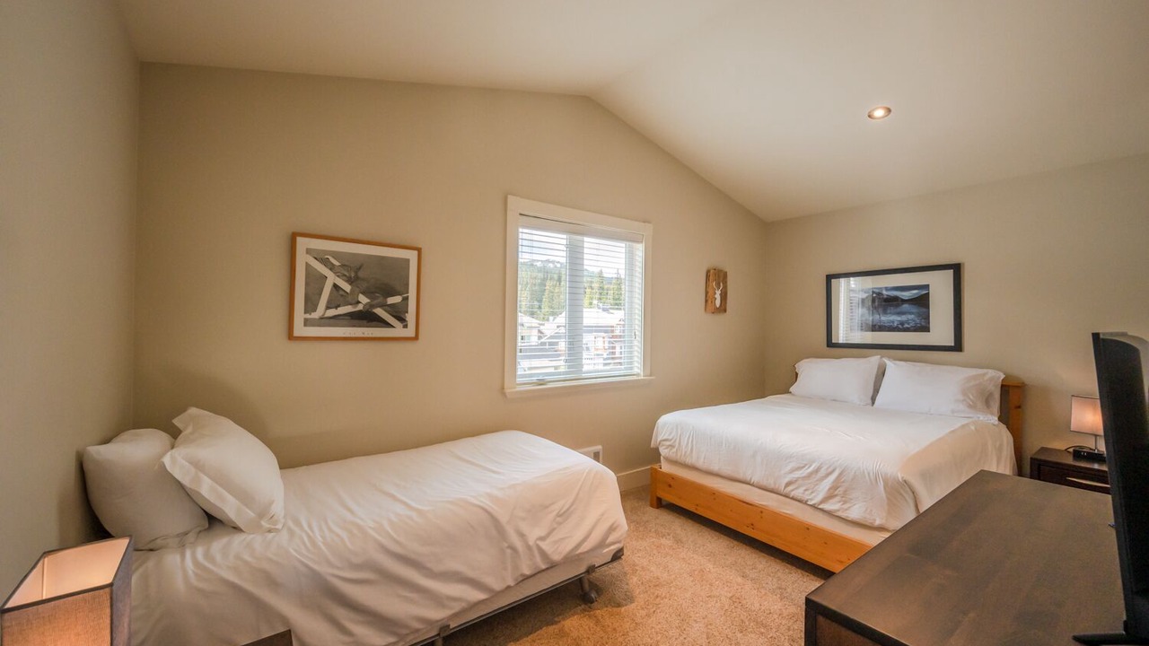 Photo of Bedroom in Apex Mountain