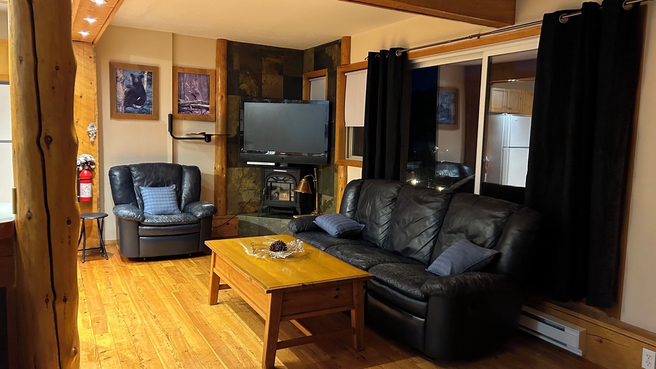 Photo of Livingroom in Apex Mountain