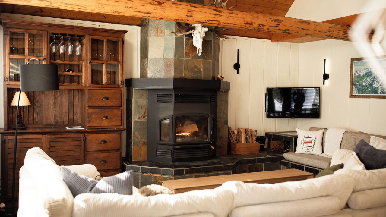 Photo of Livingroom in Apex Mountain