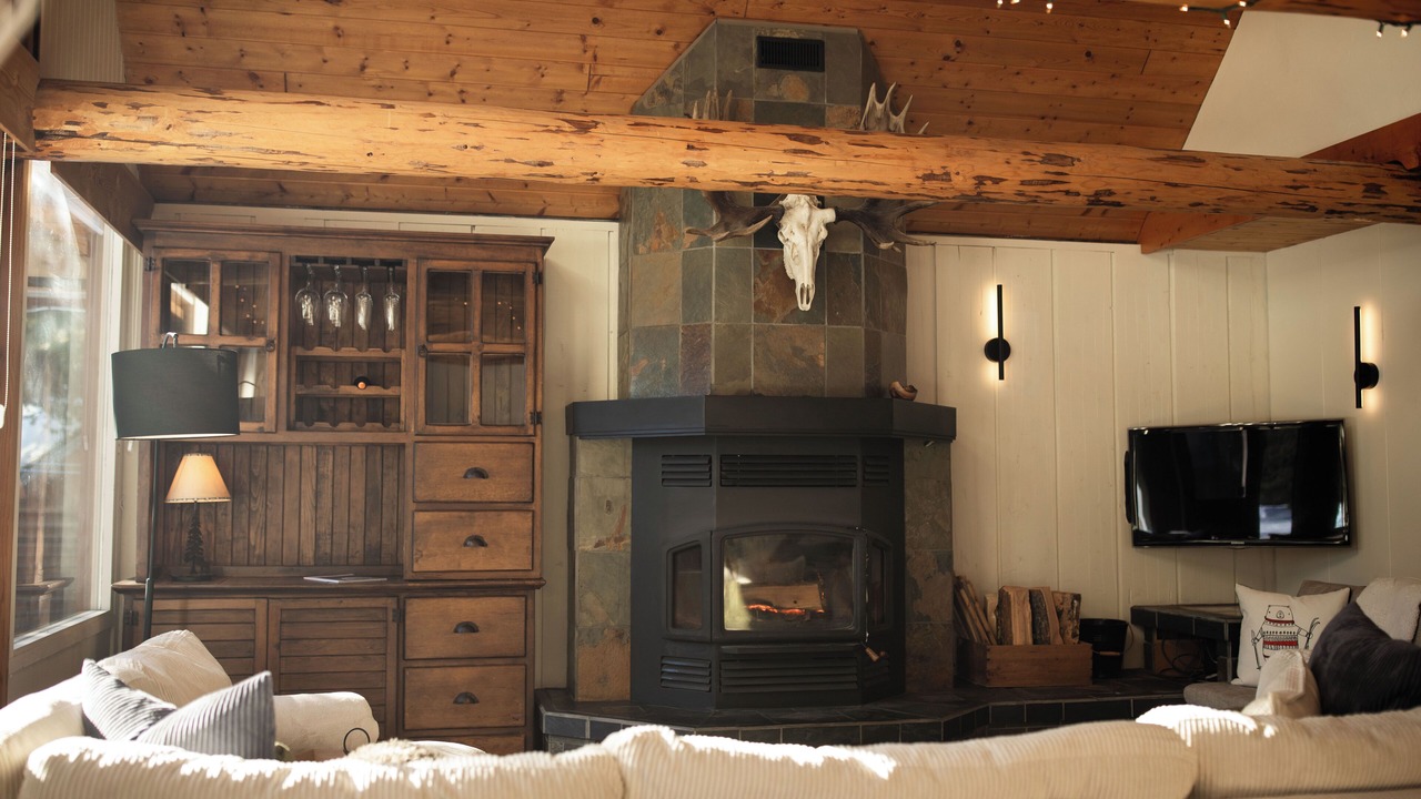 Photo of Livingroom in Apex Mountain