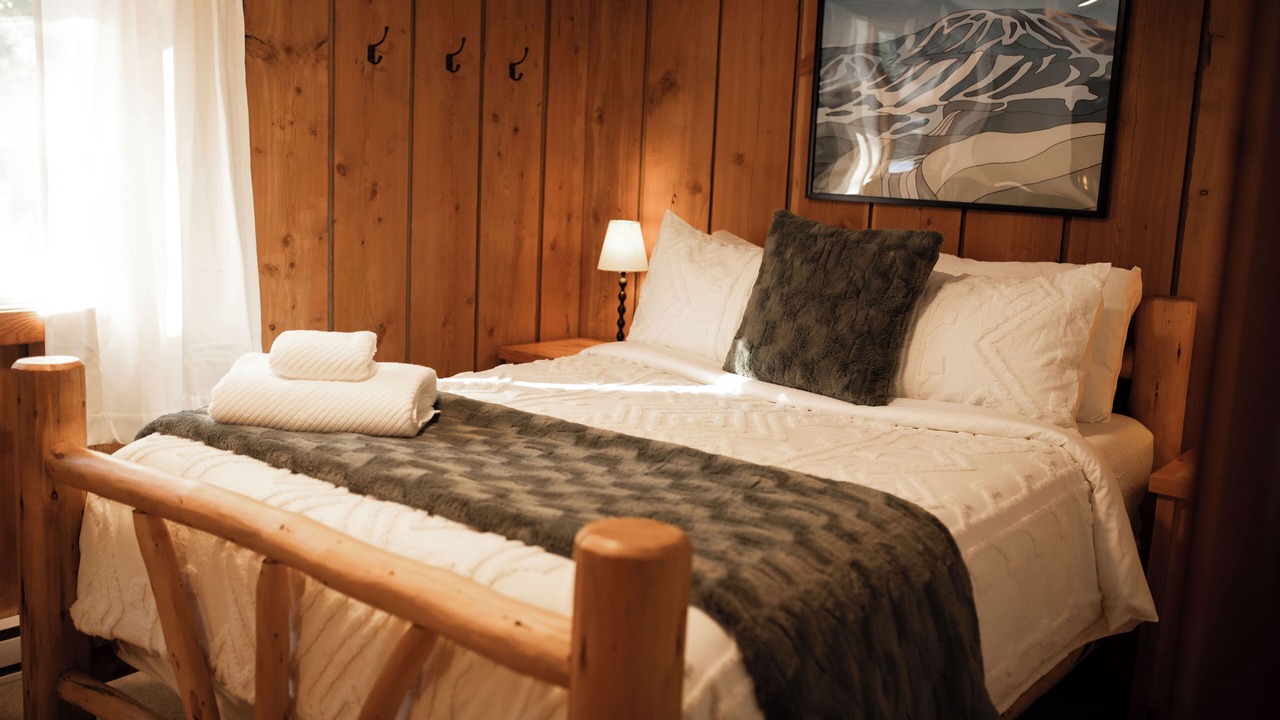 Photo of Bedroom in Apex Mountain