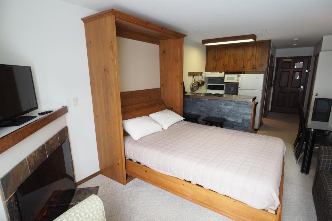 Photo of Bedroom in Apex Mountain