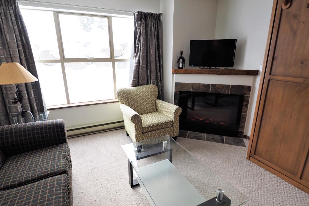 Photo of Livingroom in Apex Mountain